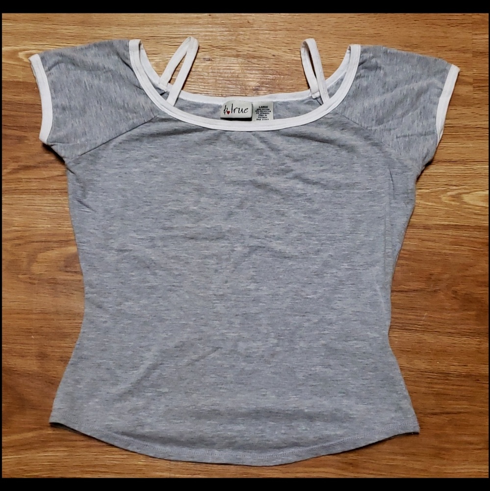 Adorable off-shoulder 90s top by B True